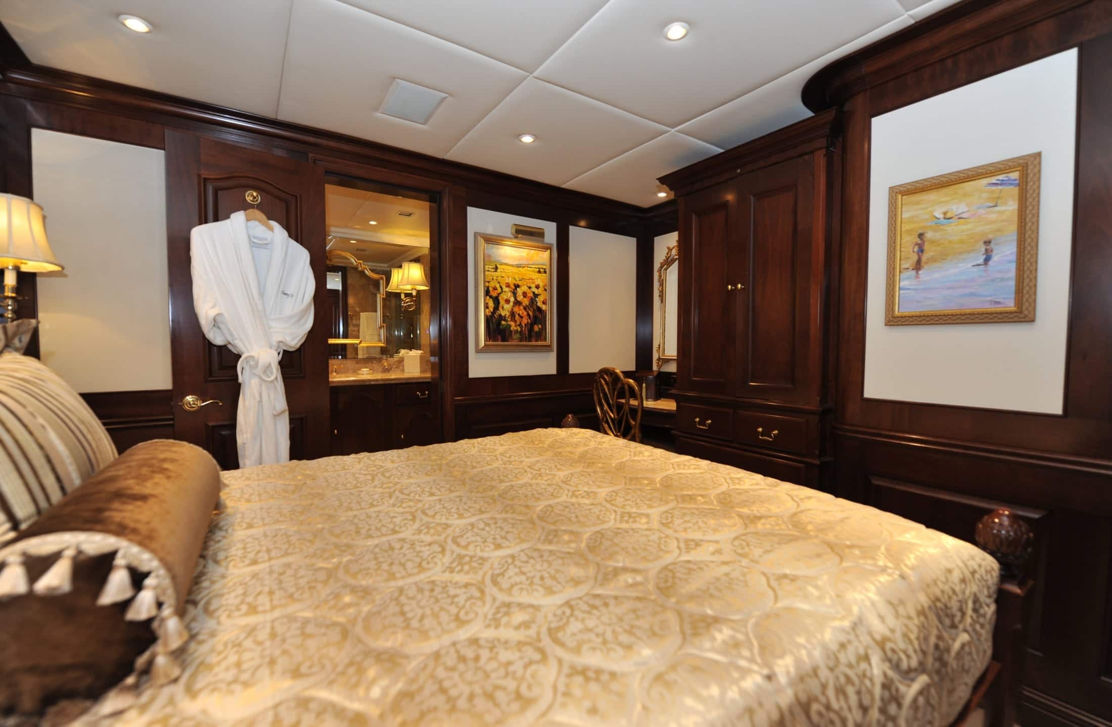 142' Trinity Chevy Toy Guest Stateroom