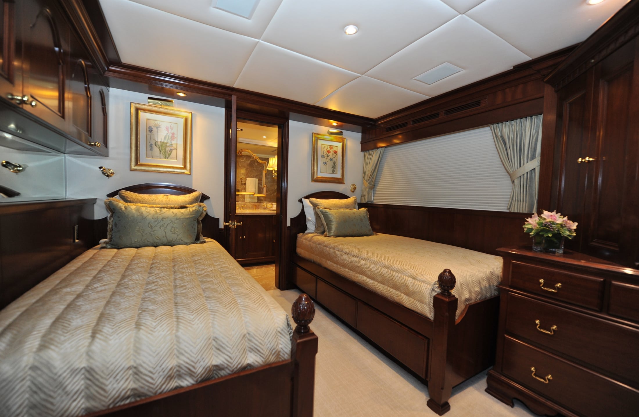 142' Trinity Chevy Toy Guest Stateroom