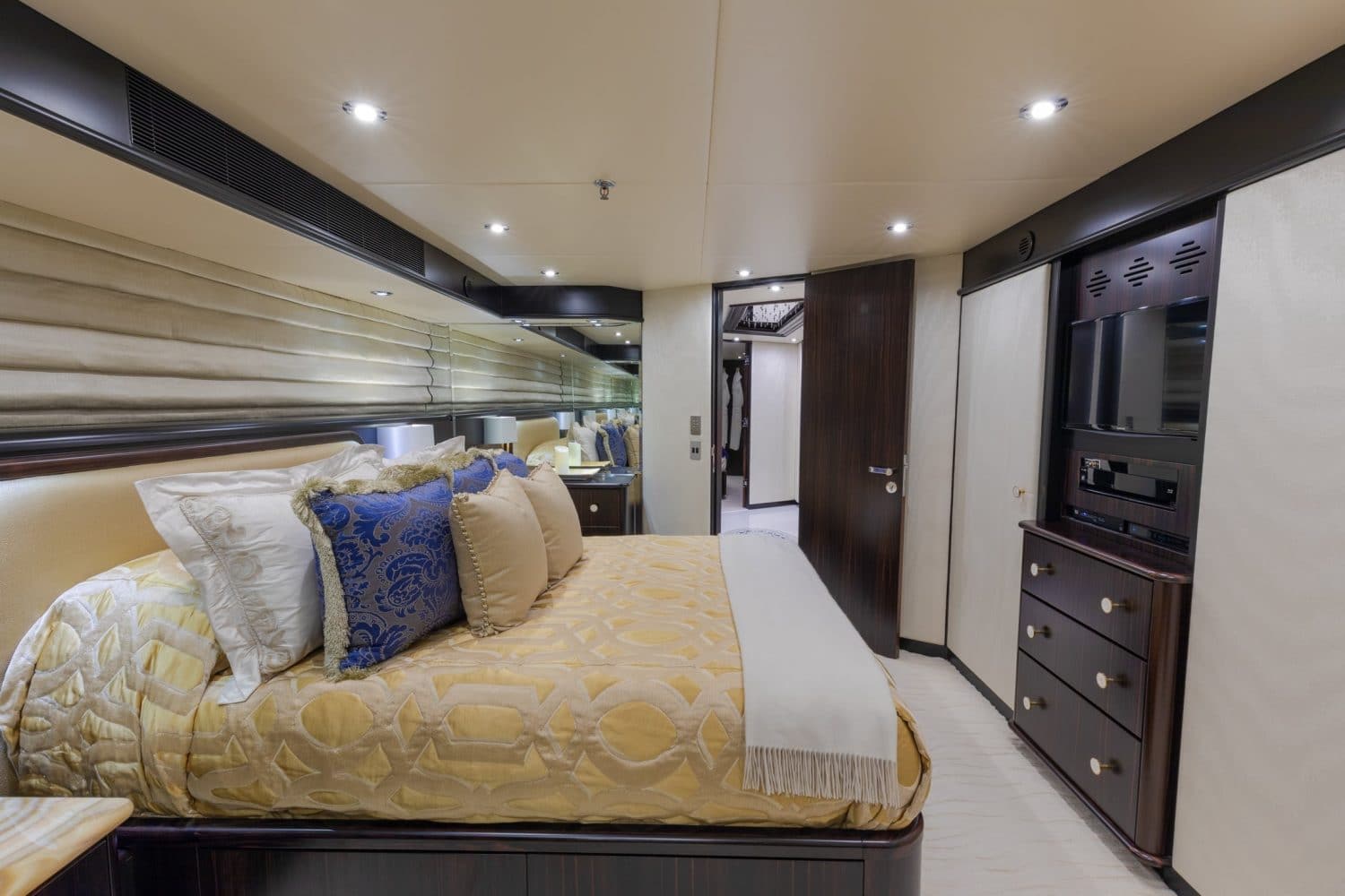 142' Christensen Lady Bee Guest Stateroom