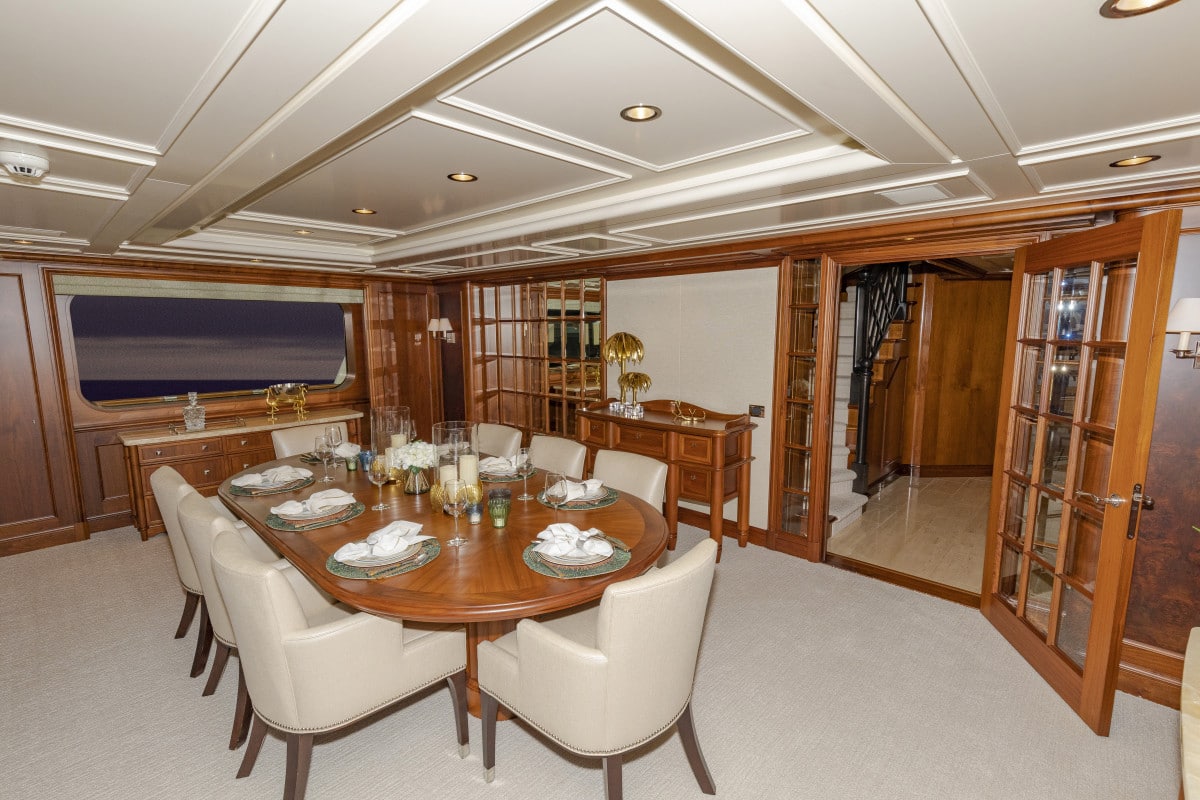 150′ Hakvoort Motoryacht Cracker Bay Dining Salon