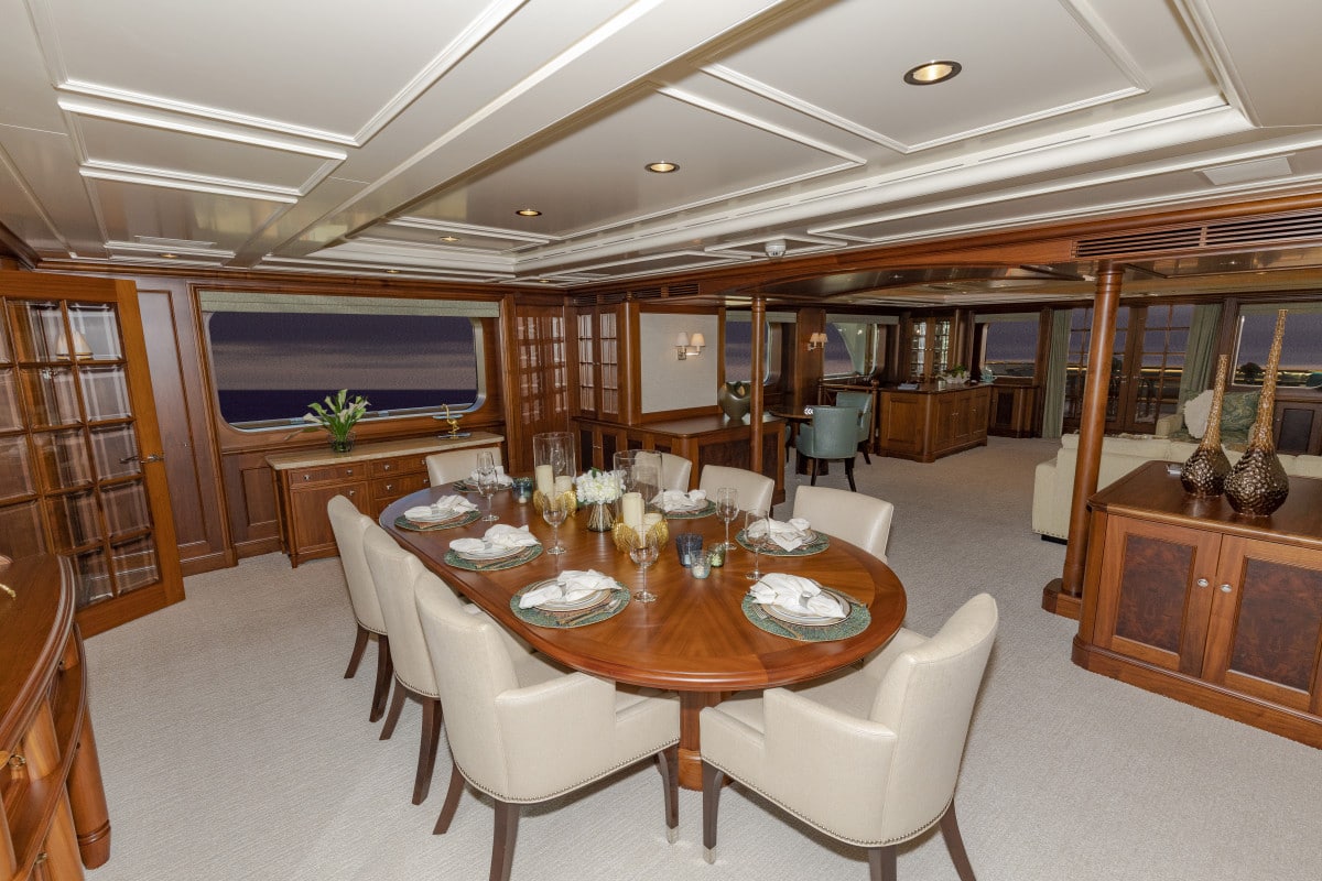 150′ Hakvoort Motoryacht Cracker Bay Dining Salon