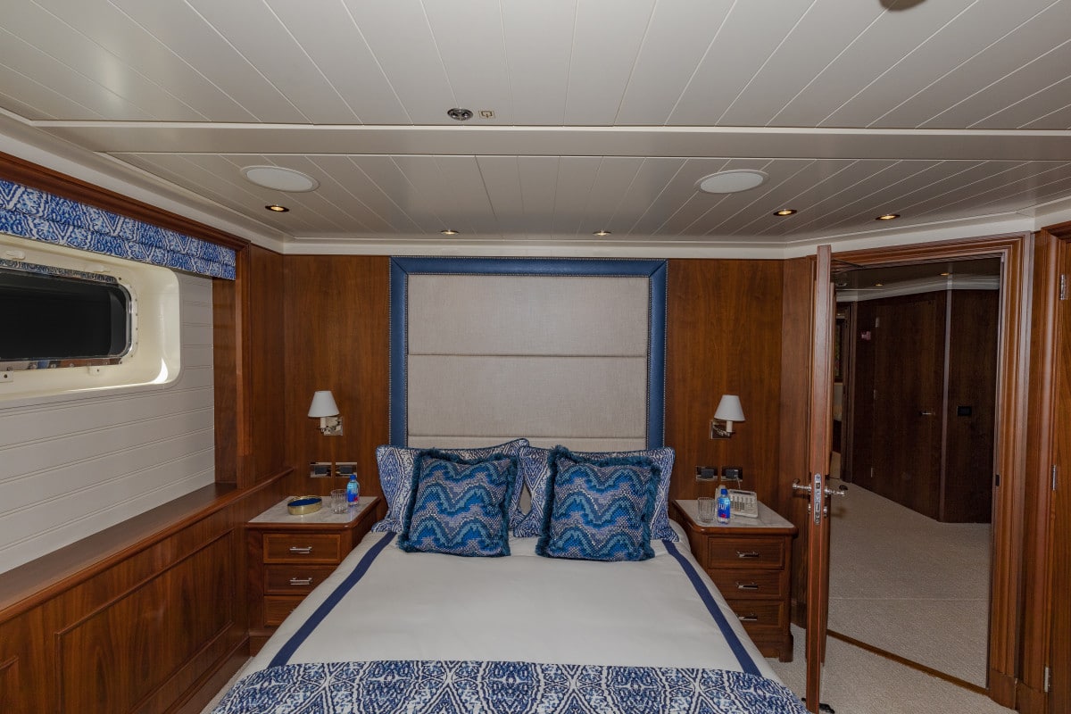 150′ Hakvoort Motoryacht Cracker Bay Guest Stateroom 1