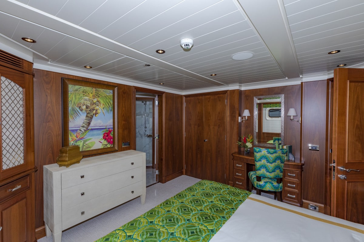 150′ Hakvoort Motoryacht Cracker Bay Guest Stateroom 2