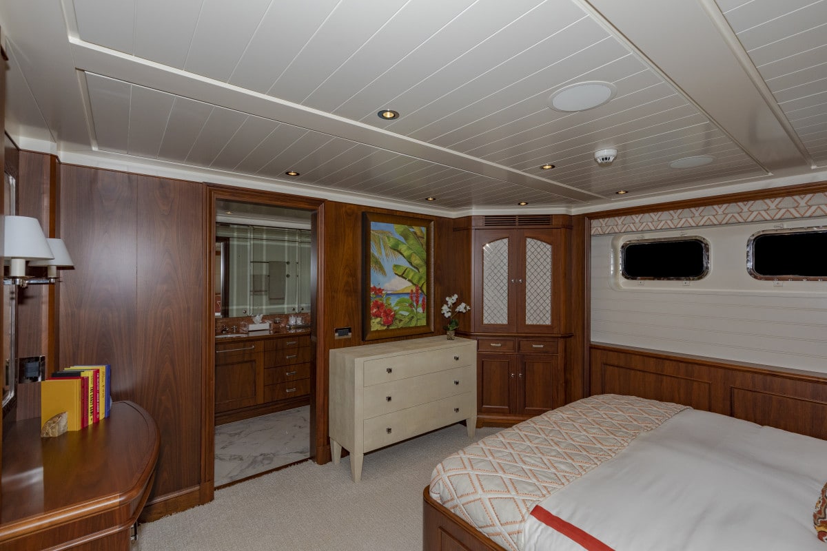 150′ Hakvoort Motoryacht Cracker Bay Guest Stateroom 3