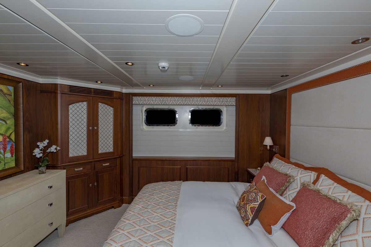 150′ Hakvoort Motoryacht Cracker Bay Guest Stateroom 3