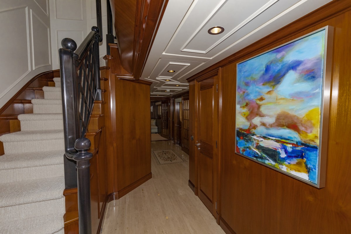 150′ Hakvoort Motoryacht Cracker Bay Lower Foyer