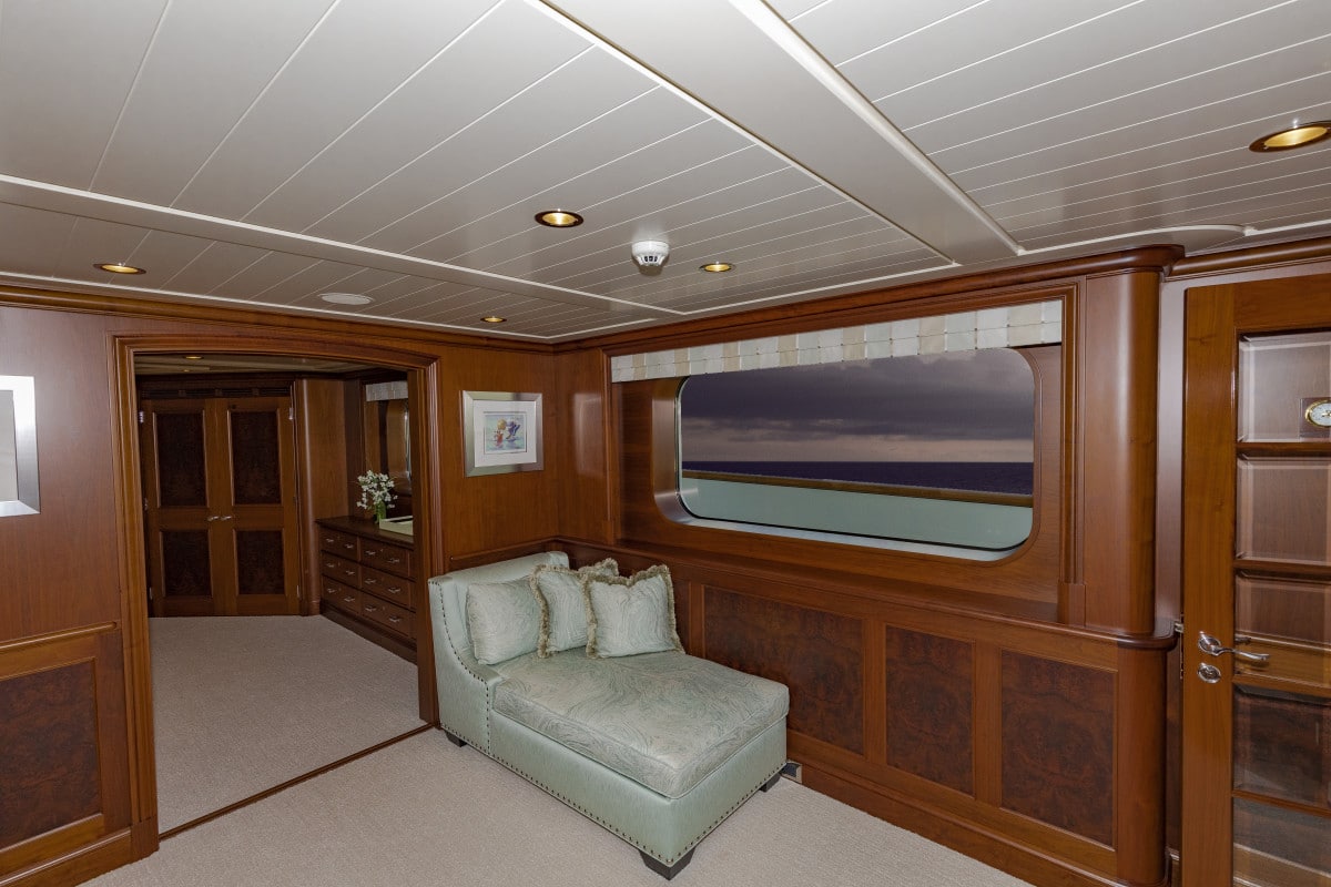 150′ Hakvoort Motoryacht Cracker Bay Master Lounge