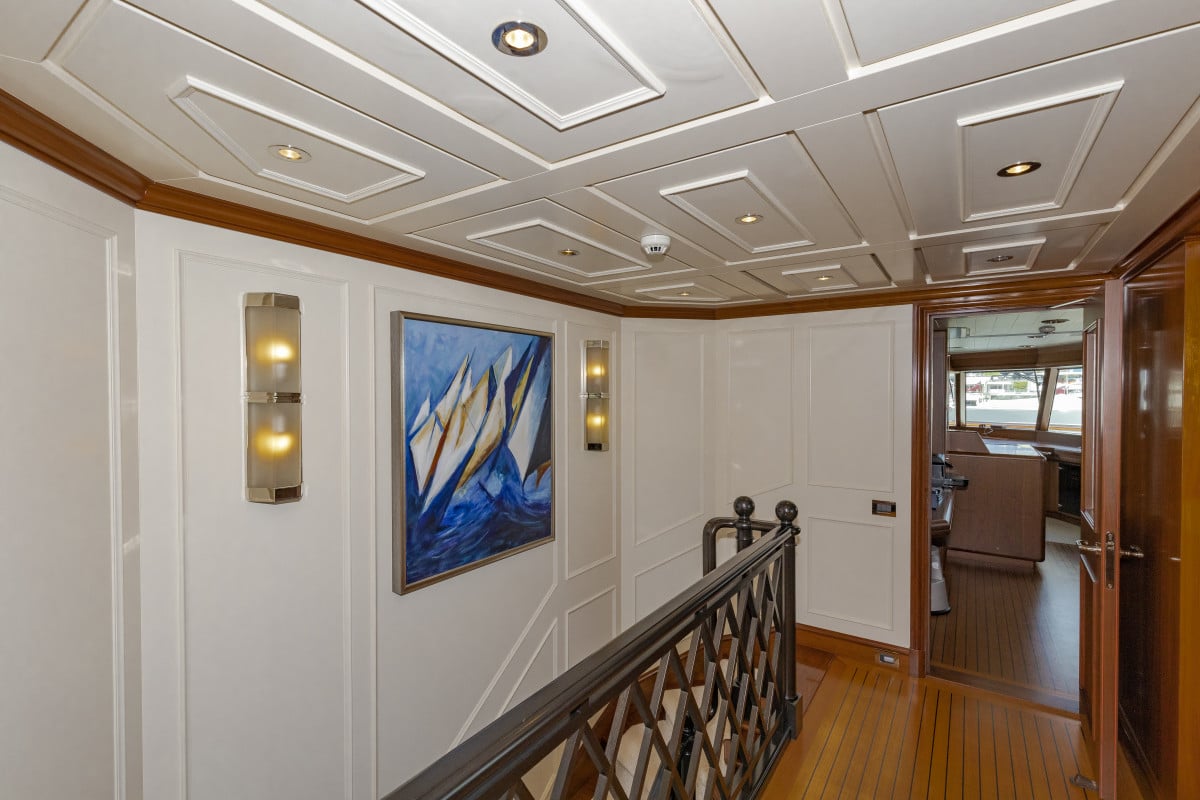 150′ Hakvoort Motoryacht Cracker Bay Upper Foyer