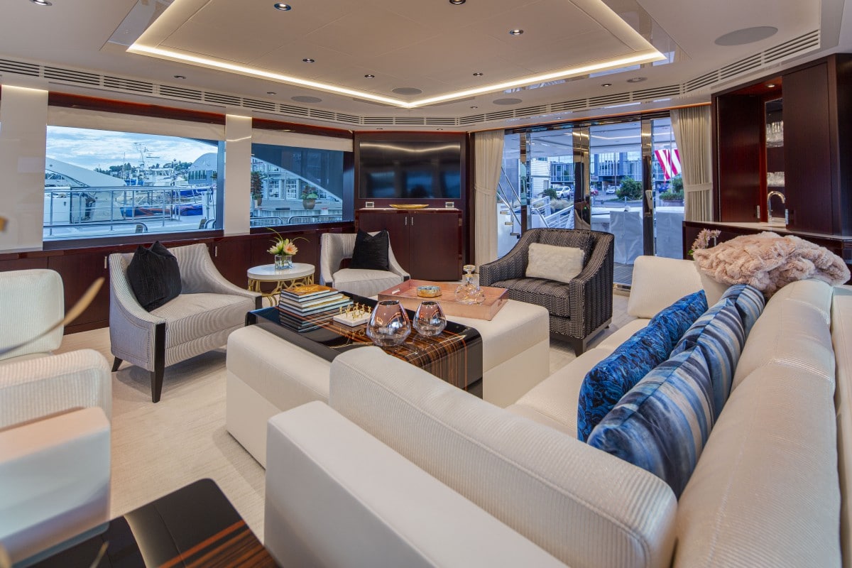 125′ Westport Yacht Castlefinn Main Salon