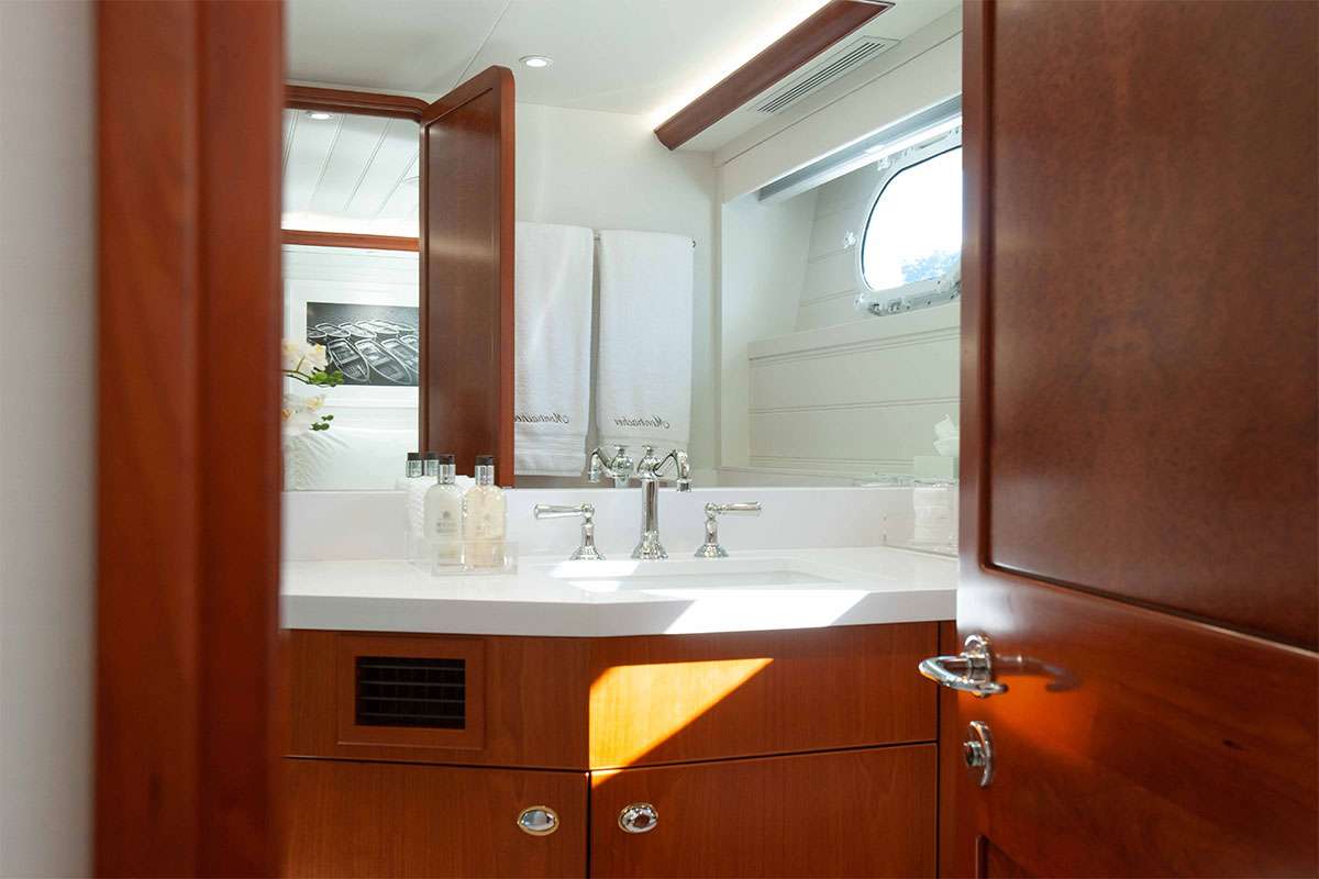112′ Westport Yacht Montrachet Stateroom Twin En Suite