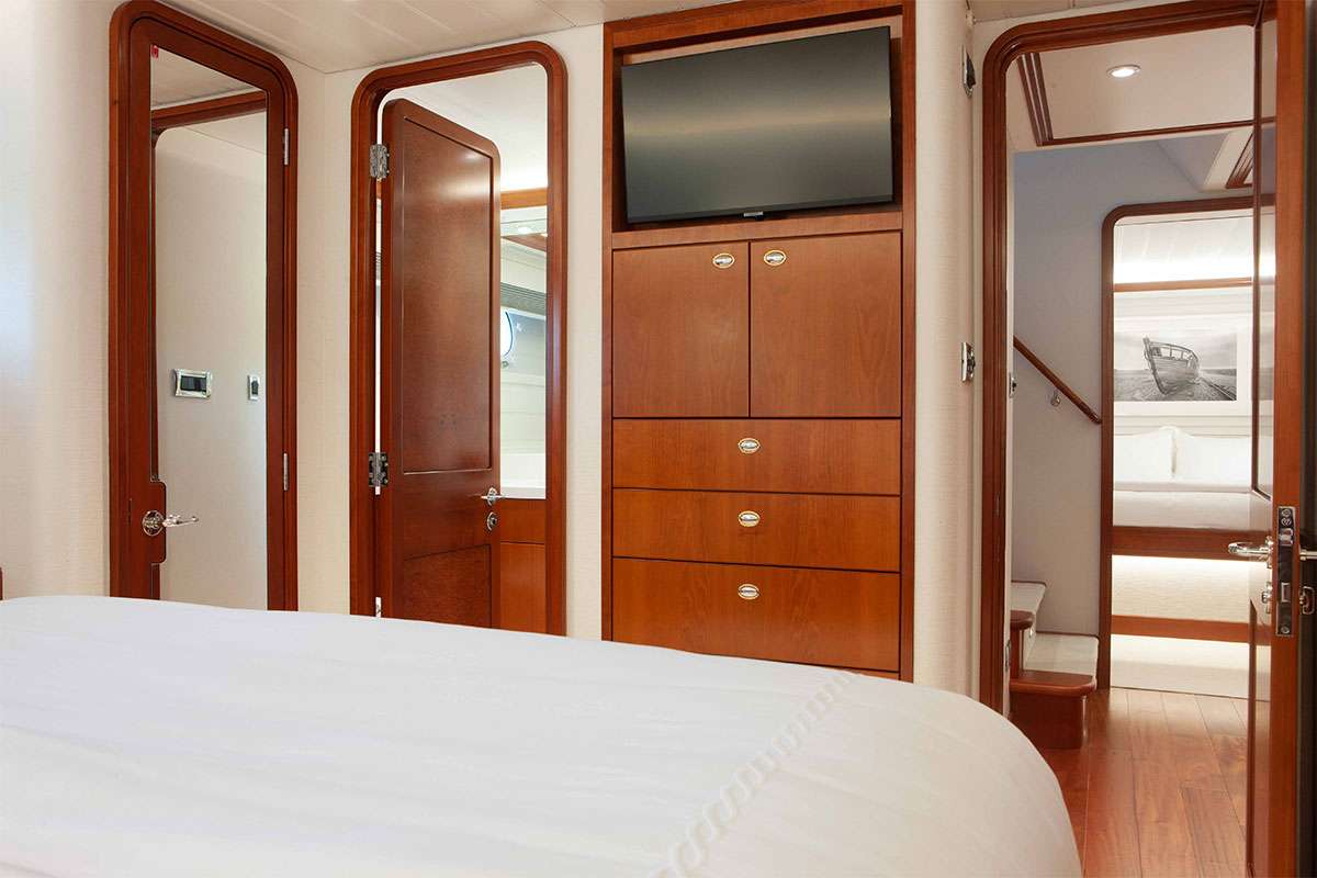 112′ Westport Yacht Montrachet VIP Stateroom