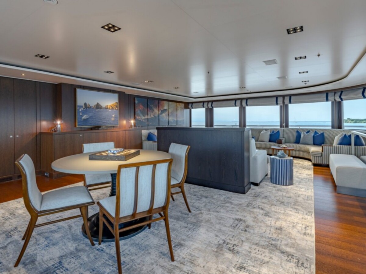 73M Admiral Observation Lounge after