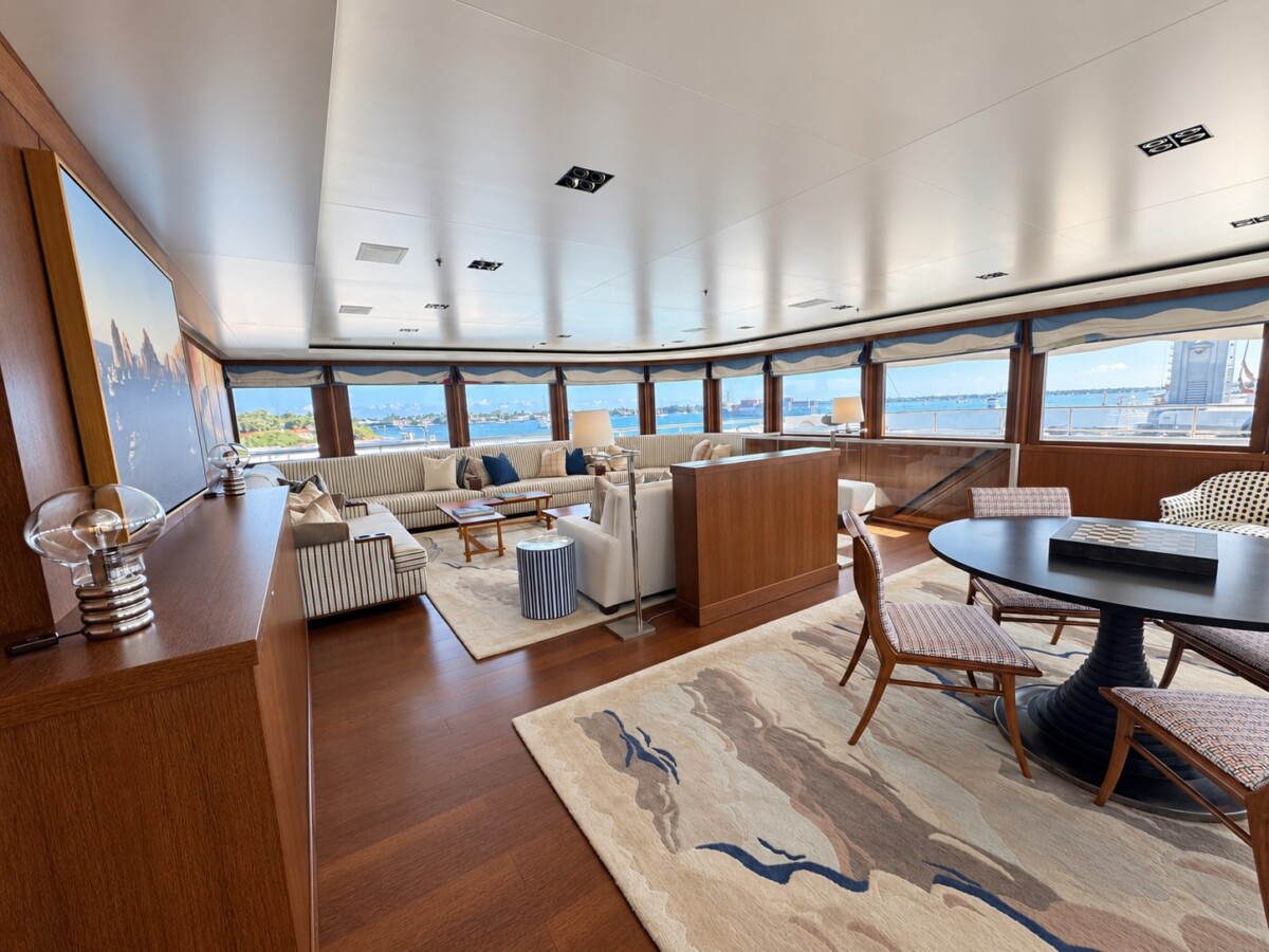 73M Admiral Observation Lounge before